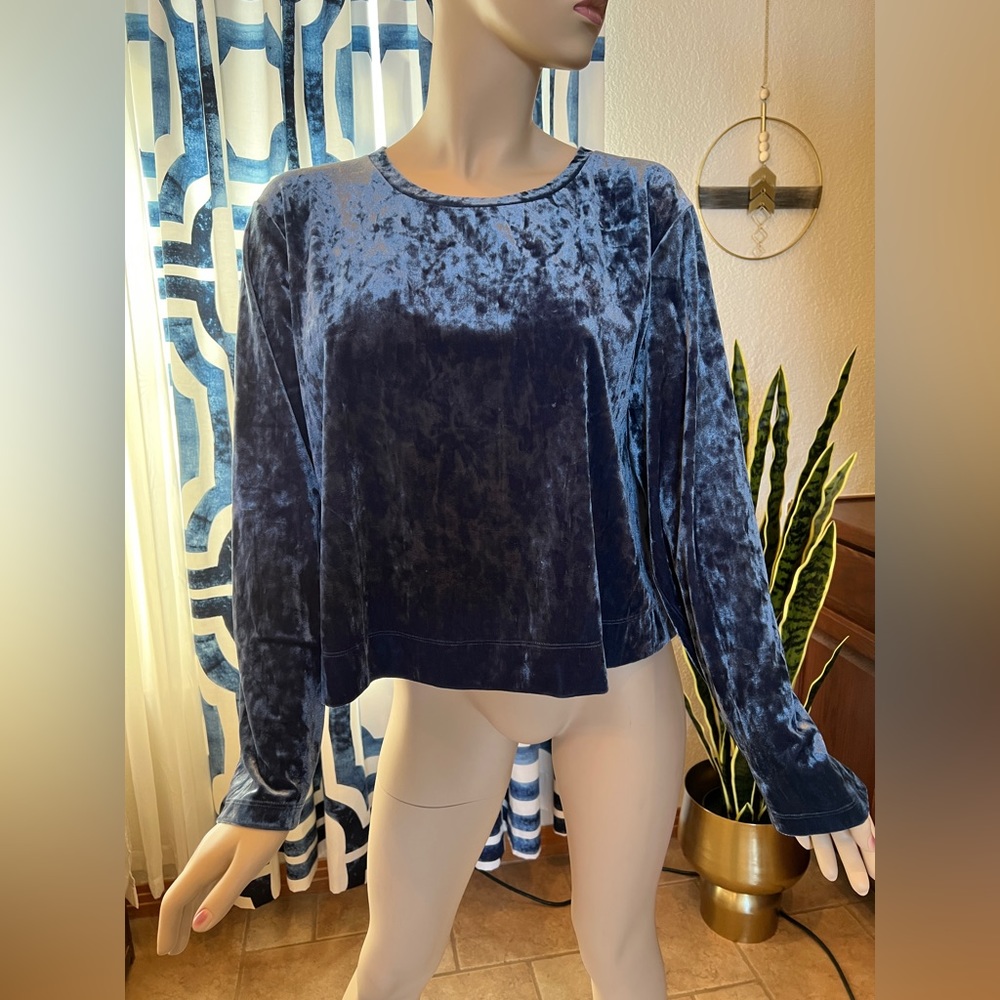Ava & Viv Women's Cropped Velvet Sweatshirt Navy Blue Size X